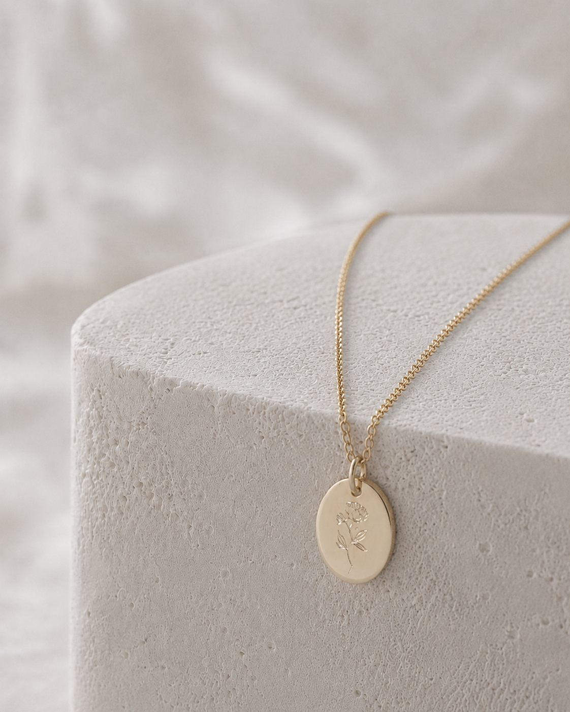 Geburtsblumen-Kette November mit Pfingstrosen-Anhänger als dezenter Schmuck