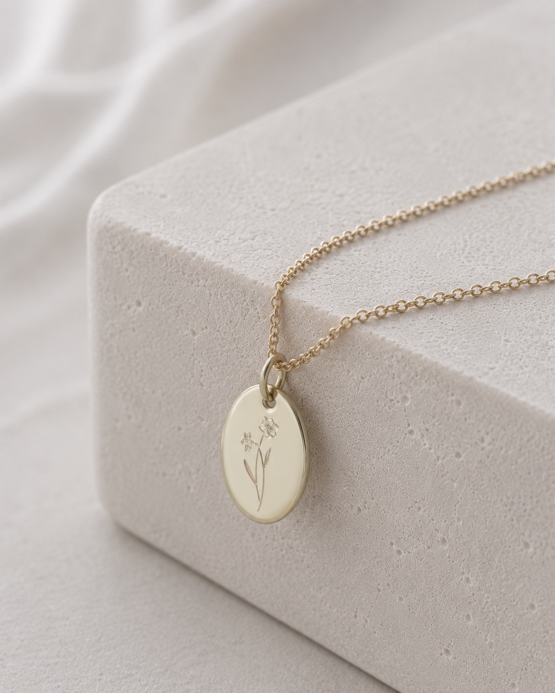 Geburtsblumen-Kette Dezember mit Narzissen-Anhänger als dezenter Schmuck