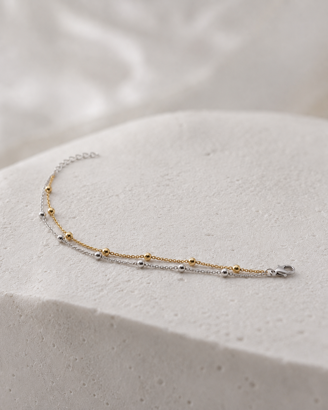 The One Bracelet vergoldet als klares Produktbild