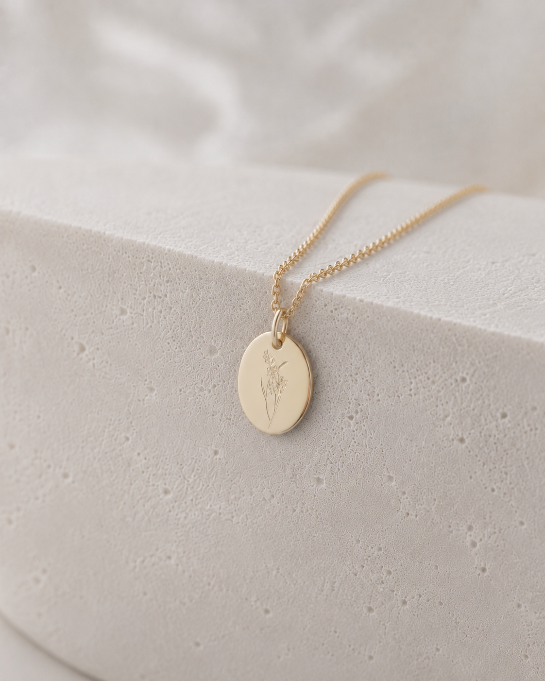 Geburtsblumen-Kette August mit Gladiolen-Anhänger als dezenter Schmuck 