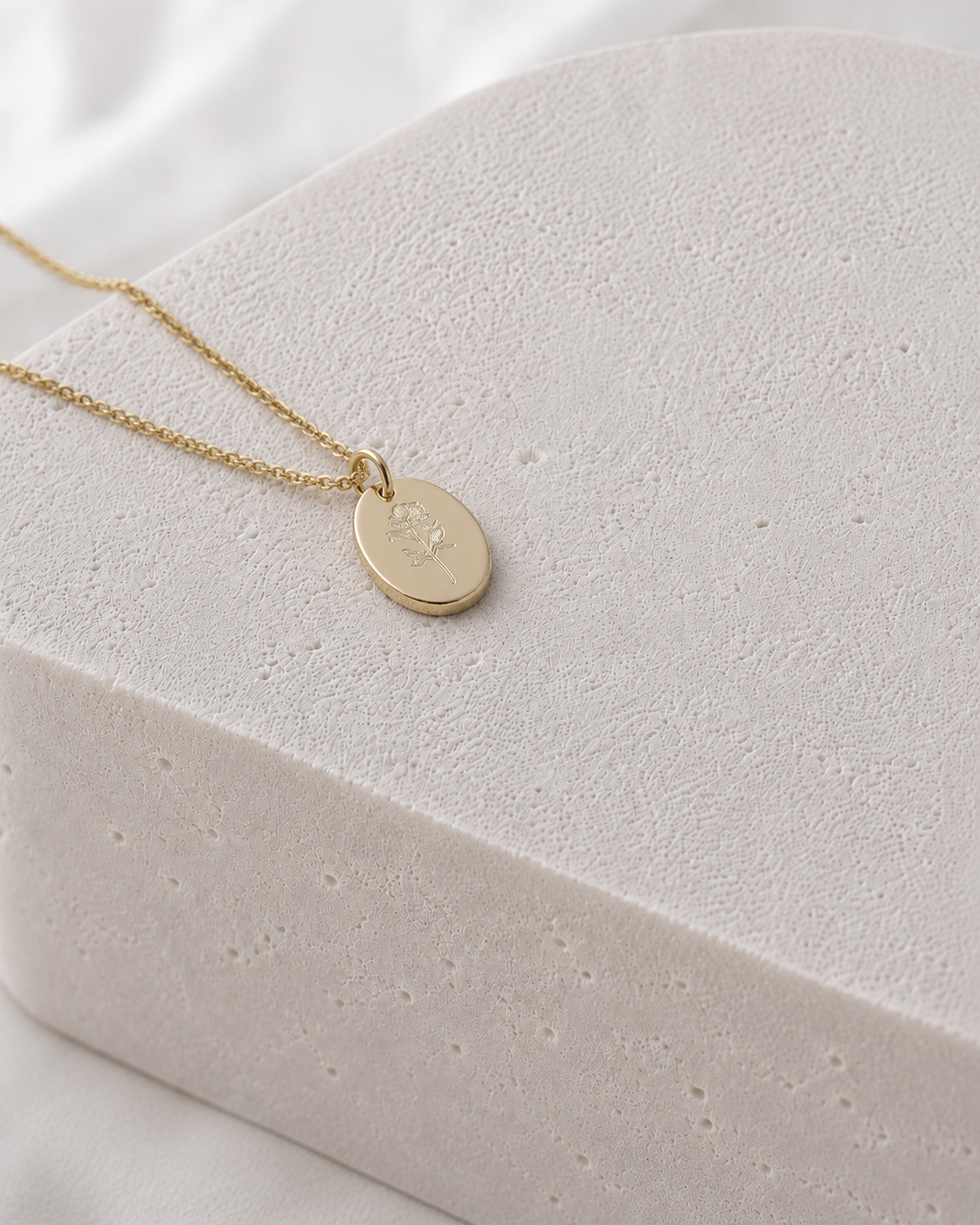 Geburtsblumen-Kette November mit Pfingstrosen-Anhänger als dezenter Schmuck 
