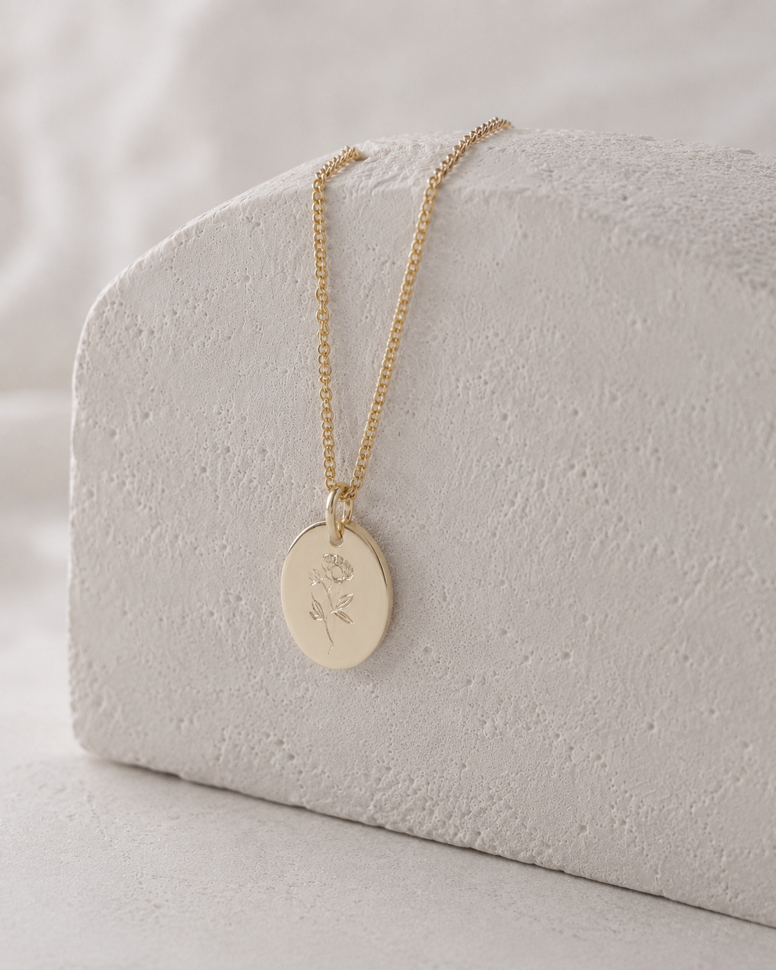 Geburtsblumen-Kette November mit Pfingstrosen-Anhänger als dezenter Schmuck 