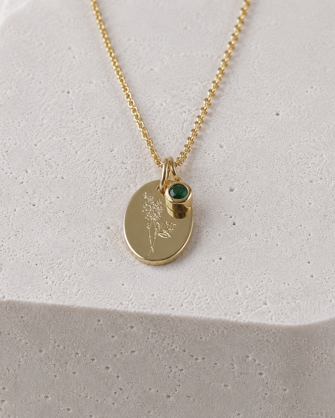 Mai Geburtsblumen-Kette mit Weißdorn-Anhänger und Smaragd-Geburtsstein als Produktbild