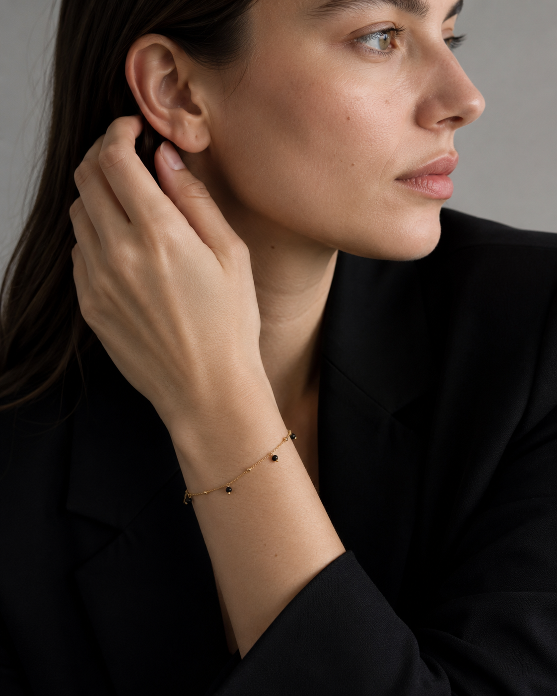 The Mystery Bracelet vergoldet getragen am Model