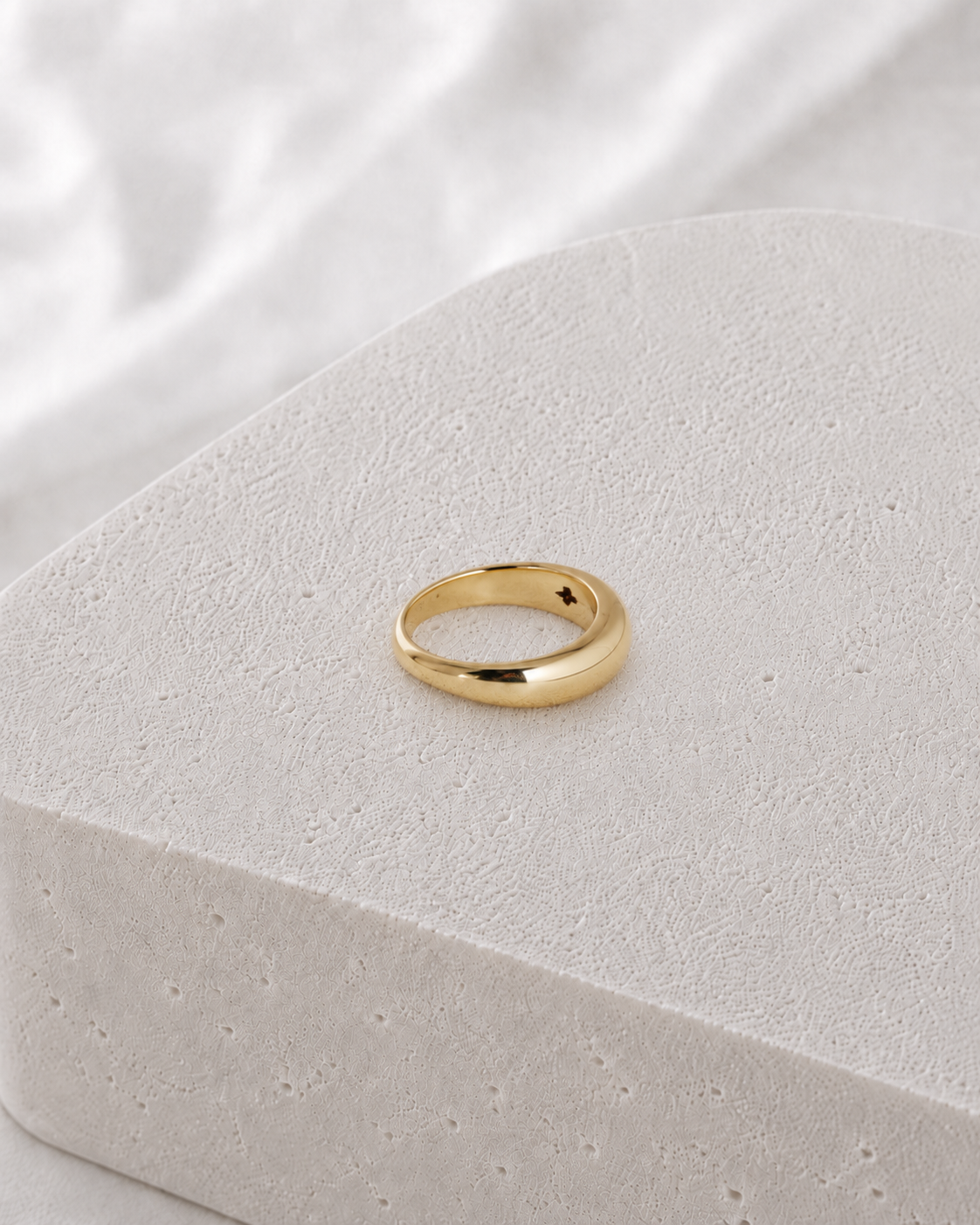 The Power Ring vergoldet als klares Produktbild