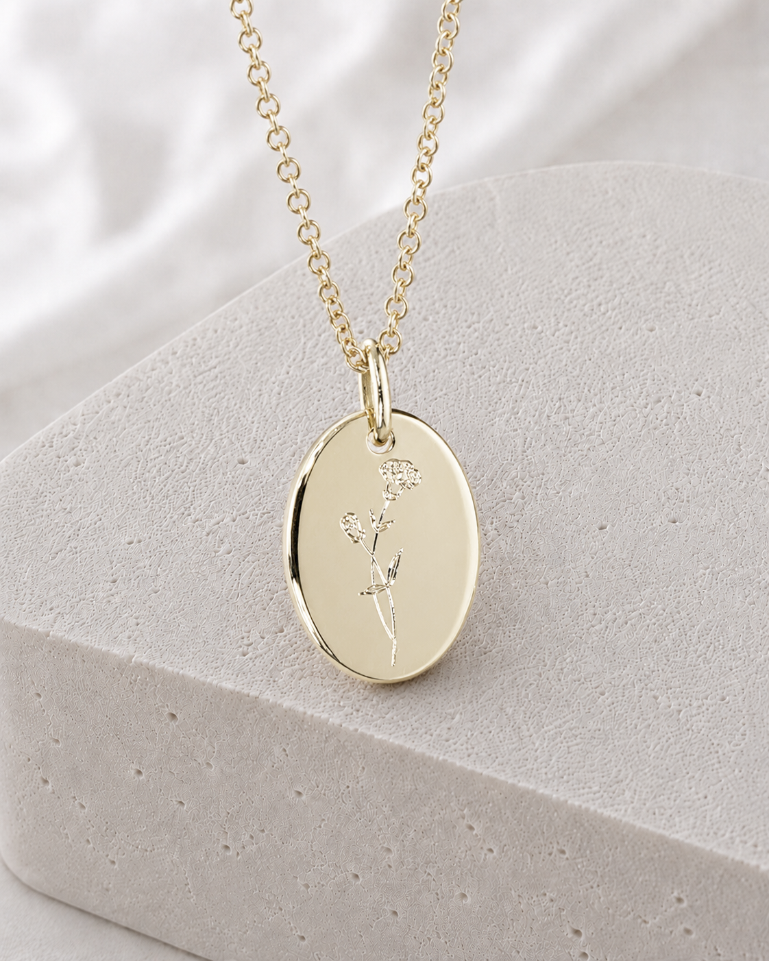 Geburtsblumen-Kette Januar mit Nelken-Anhänger als dezenter Schmuck 